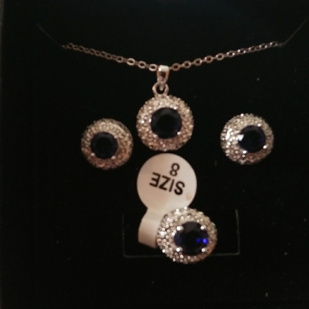 Beautiful blue necklace and ring with diamonds